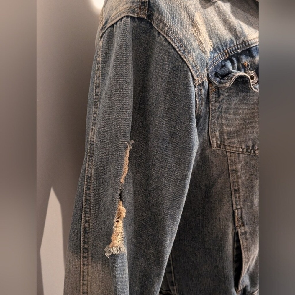 Distressed Jean‎ Jacket - Picture 3 of 4
